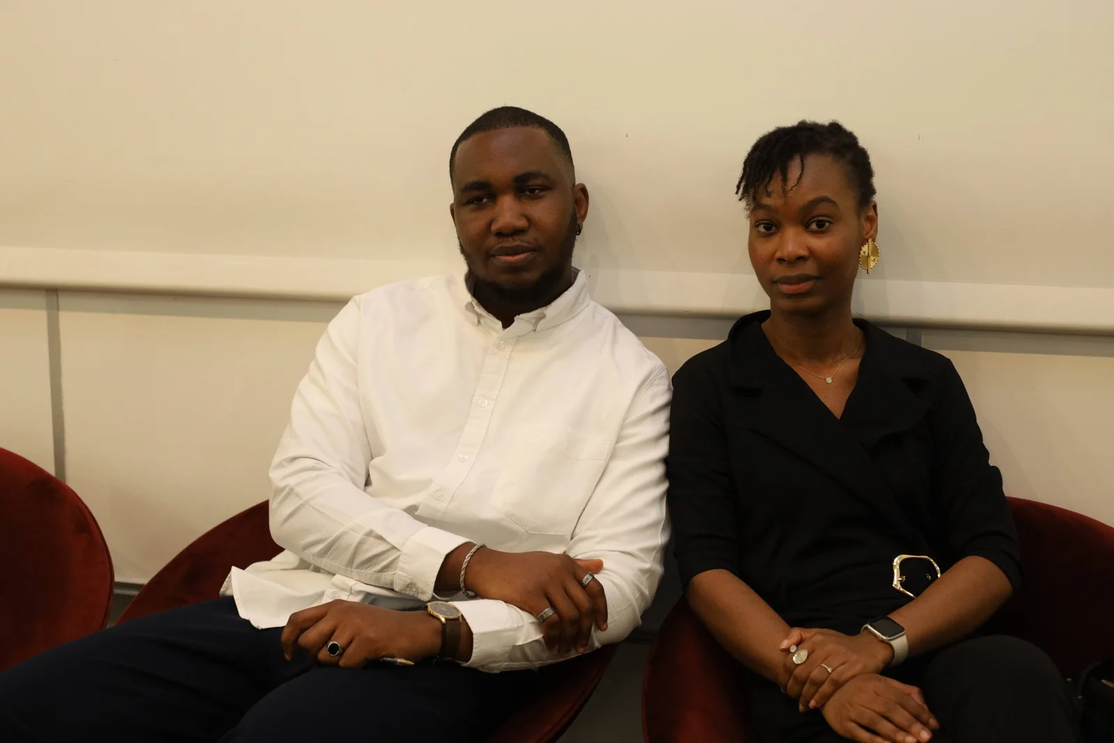 Deux participants assis ensemble lors d’une rencontre du réseau